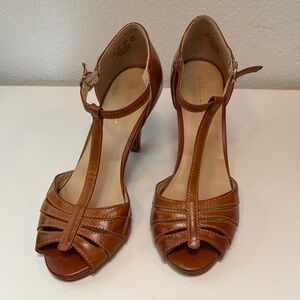 Naturalizer Tan T-Strap Open Toe Heels